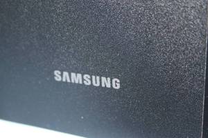 lot 74 image: Samsung Soundbar Sound Bar with Bluetooth Capability & Wireless Subwoofer