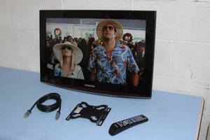 lot 21 image: Samsung B460-Series 26 HD LCD TV with Wall Mount & Remote Control