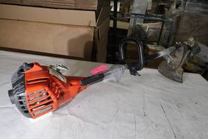 lot I61 image: 2-Cycle 26 CC Straight Shaft Gas Trimmer