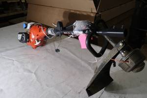 lot I60 image: 2-Cycle 26 CC Straight Shaft Gas Trimmer