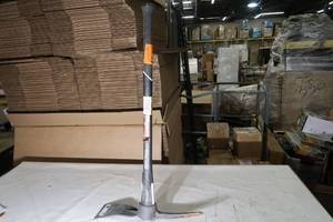 lot I62 image: 5 lb. Pick Mattock with 36 in. Fiberglass Handle