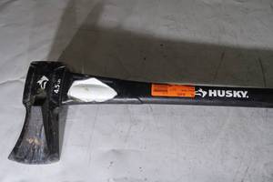 lot I64 image: 4 lb. Premium Log Super Splitter with 34 in. Fiberglass Handle broken