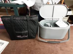 lot 32 image: Pampered Chef Chillzanne Cooler With Inserts, Pampered Chef Tote Bag