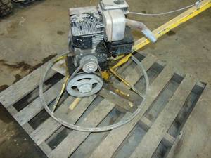 lot 20 image: Power Trowel With Briggs & Stratton Engine