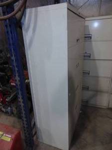 lot 21 image: Large 5 Drawer File Cabinet