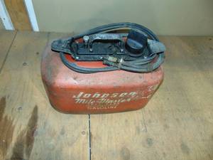 lot 33 image: Johnson Boat Fuel Tank With Hose