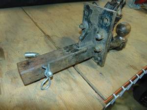 lot 38 image: Pintle Hitch