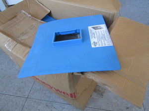 lot 549 image: QUICK FLASH GANG BOX