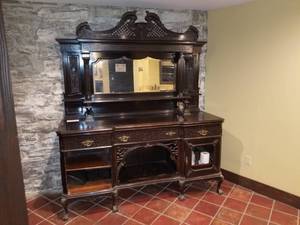 lot 21 image: Dresser Vanity