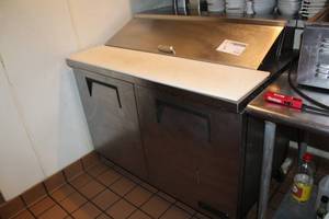 lot 5 image: True Commercial Stainless Steel NSF 48in. 2-Door SandwichSalad Prep Table