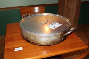 lot 41 image: Large Cooking Pot with Lid