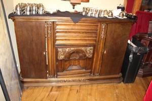 lot 83 image: Wood Hutch with Key