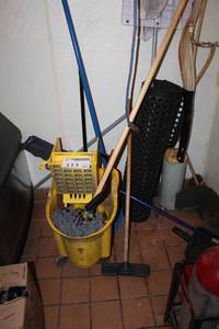 lot 113 image: Rubbermaid Rolling Mop Bucket with Squeegee, Mop