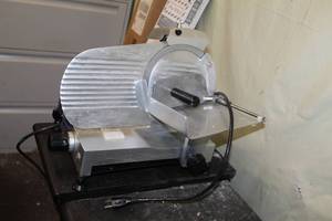 lot 20 image: Globe Chefmate Commercial Stainless Steel NSF C9 9in. Manual Gravity Feed Meat Slicer