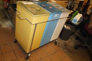lot 37 image: Dry Storage NSF Cart 3-Plastic Bin