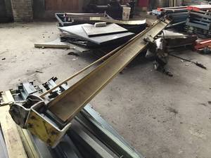 lot 13 image: Jib Crane with mounting Bracket and INGERSOLL RAND 12 ton Hoist 16 8 in height - 14 steel