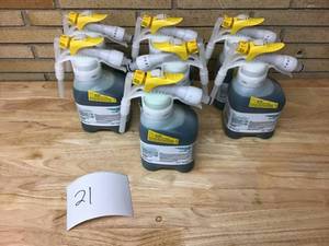 lot 21 image: SEALED AIR DIVERSEY Lot Of 7 1.5L JUGS restroom floor and surface