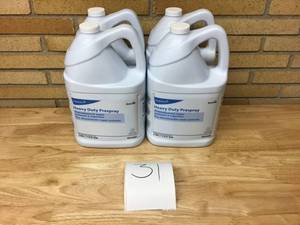 lot 31 image: SEALED AIR DIVERSEY lot of 4 heavy duty prespray 3.78L Jugs