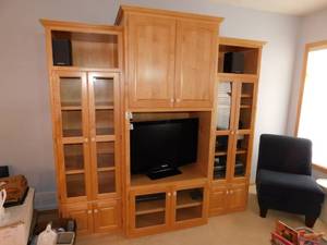 lot 2 image: Entertainment Center