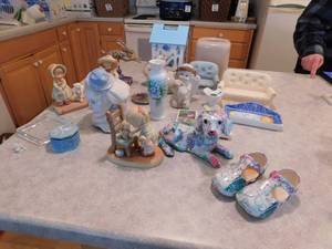 lot 45 image: Lot of Figurines