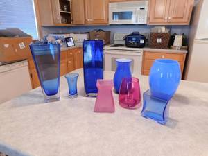 lot 41 image: Lot of Vases