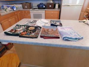 lot 101 image: Table runners and Doilies