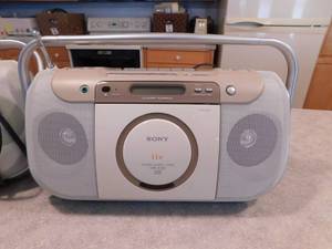 lot 122 image: Vintage Sony Portable Cassette Radio CD Player