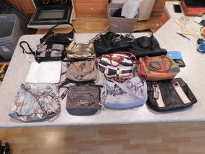lot 137 image: Assortment of purses