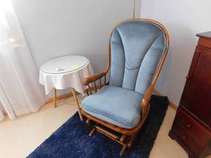 lot 26 image: Glider Chair and Table