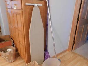 lot 179 image: Lot of Laundry Items