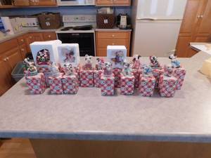 lot 182 image: Lot of Marys Moo Moos Figurines