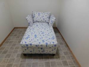 lot 185 image: Lounge Chair