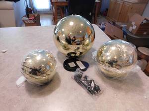 lot 188 image: Globes
