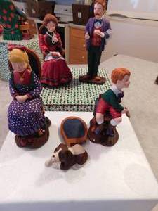 lot 190 image: Lot of Department 56 Figurines