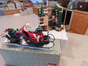lot 198 image: Department 56 All Through The House Figurines