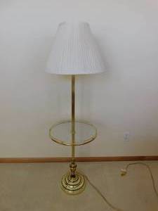 lot 32 image: Lamp