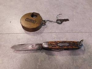 lot 229 image: Lot of Vintage Items