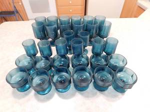 lot 238 image: Cup Set