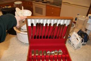 lot 11 image: Lot of Utensils