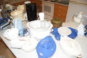 lot 52 image: Lot of Cookware