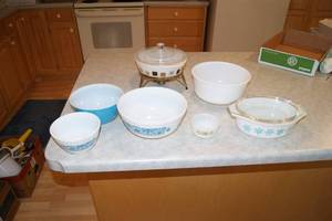 lot 70 image: Lot of Ceramic Bowls
