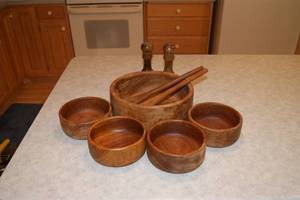 lot 71 image: Wooden Bowls