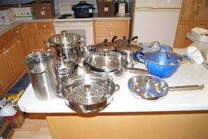 lot 72 image: Lot of Pans