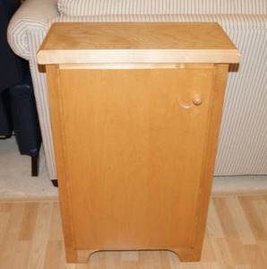 lot 14 image: Small Cabinet