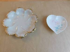 lot 83 image: Decorative Bowls