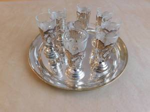 lot 85 image: Tray and Cups