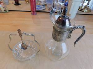 lot 87 image: Serving Items
