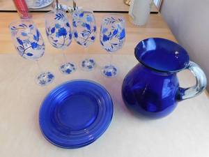 lot 89 image: Blue Set of Dishes