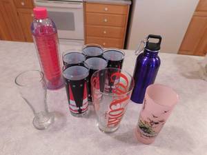 lot 93 image: Lot of Cups