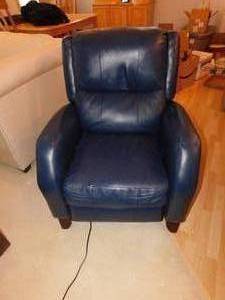 lot 16 image: Electric Reclining Chair